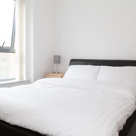 Serviced Apartment In Liverpool City Centre - Free Parking - Balcony - By Happy Days Dış mekan fotoğraf