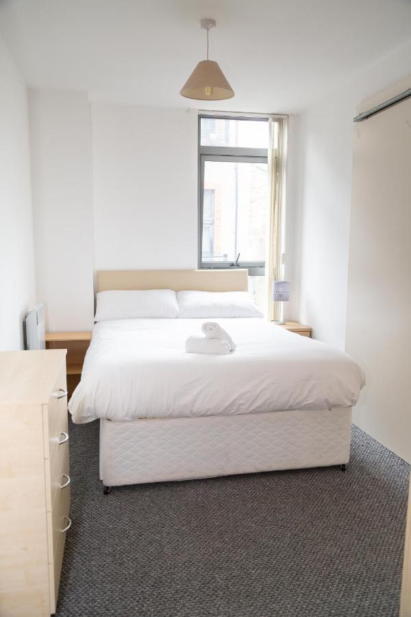 Serviced Apartment In Liverpool City Centre - Free Parking - Balcony - By Happy Days Dış mekan fotoğraf