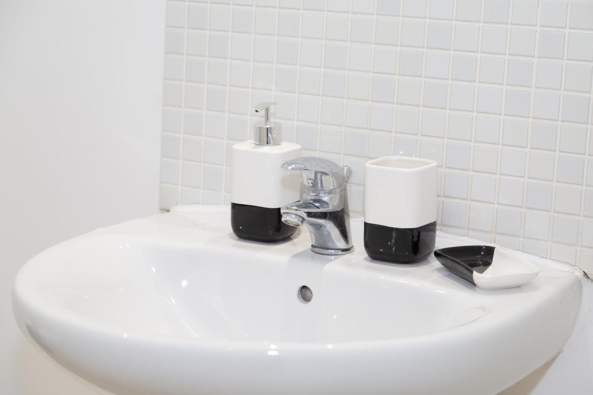 Serviced Apartment In Liverpool City Centre - Free Parking - Balcony - By Happy Days Dış mekan fotoğraf