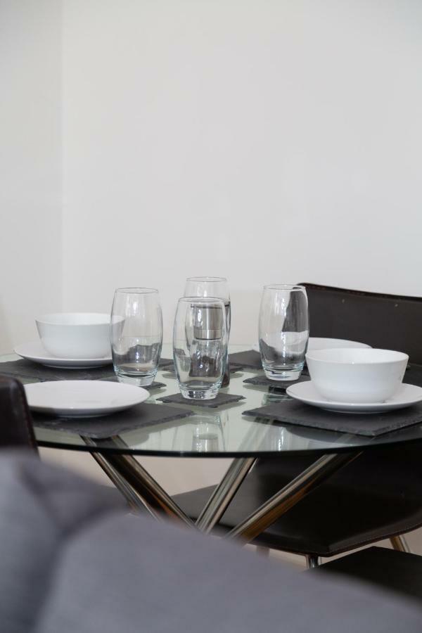 Serviced Apartment In Liverpool City Centre - Free Parking - Balcony - By Happy Days Dış mekan fotoğraf